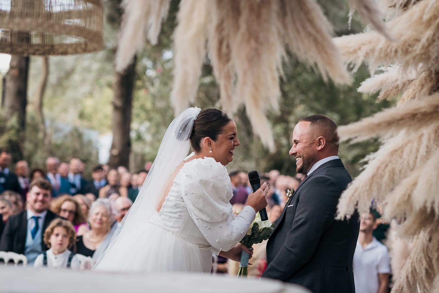 Pareja bailando en boda