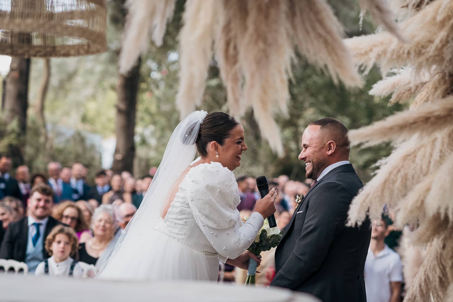 Pareja bailando en boda